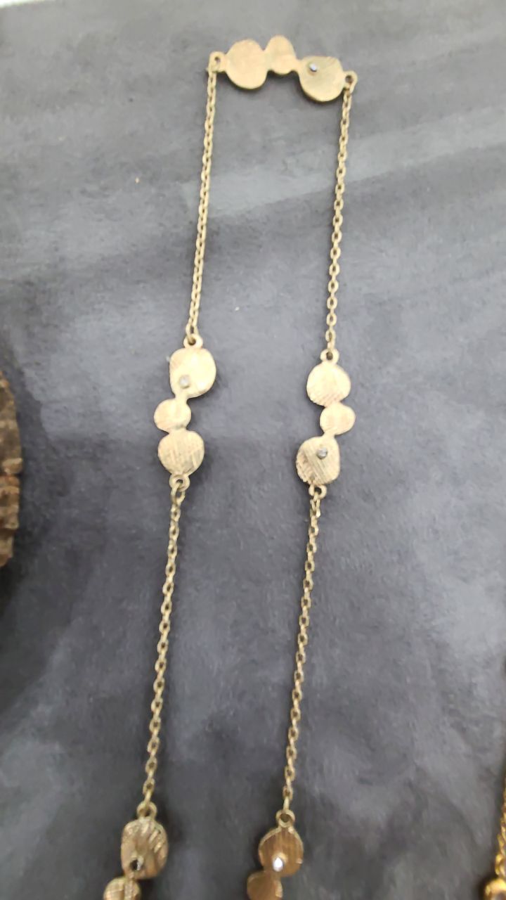 3 gold circles necklace
