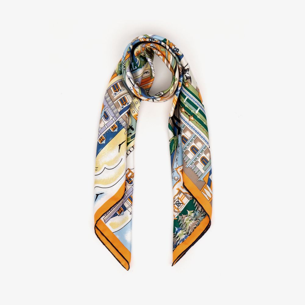 LEEZ La Palace Or Print Square Silk Scarf