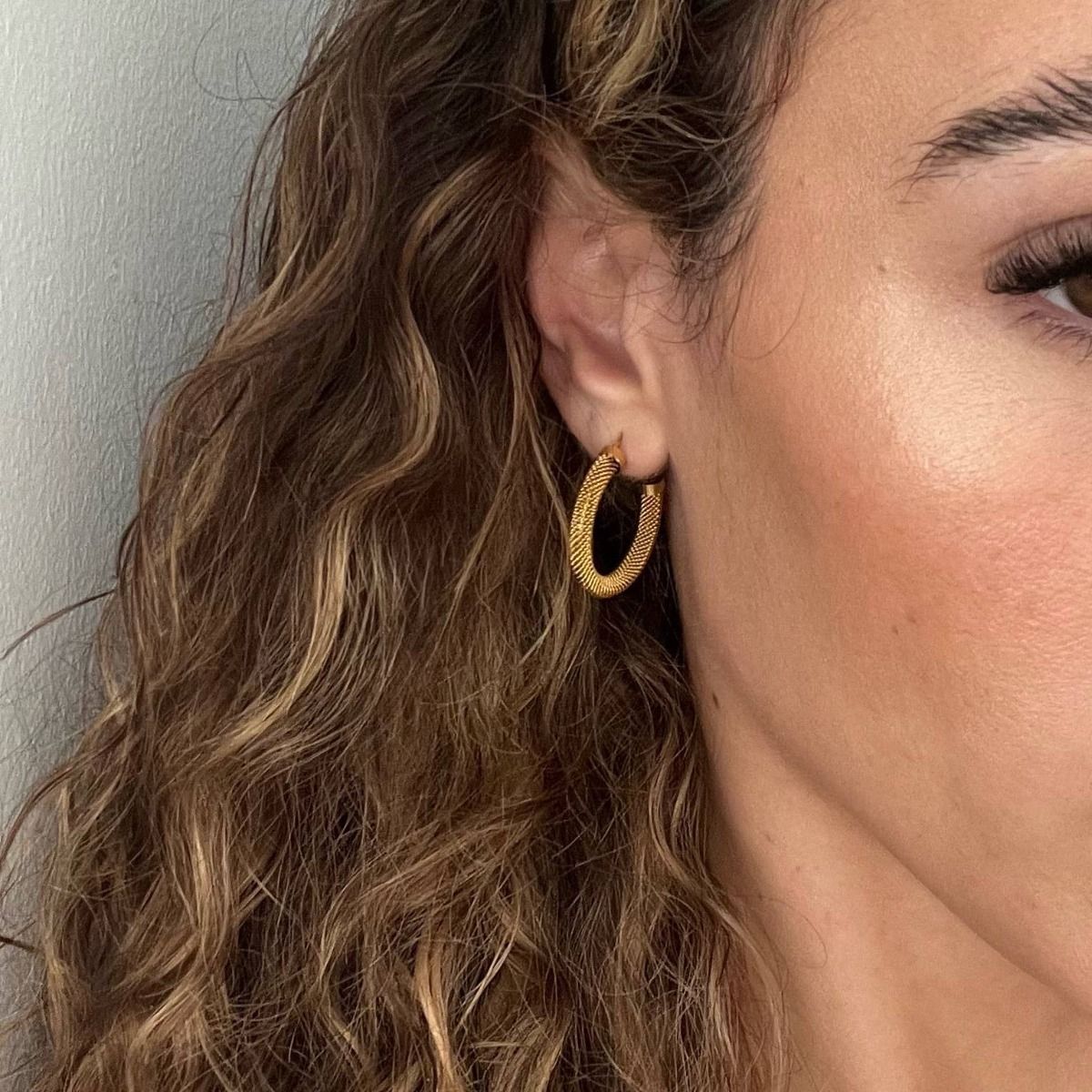 Ellie Vail - Wynn Mini Mesh Hoop Earring