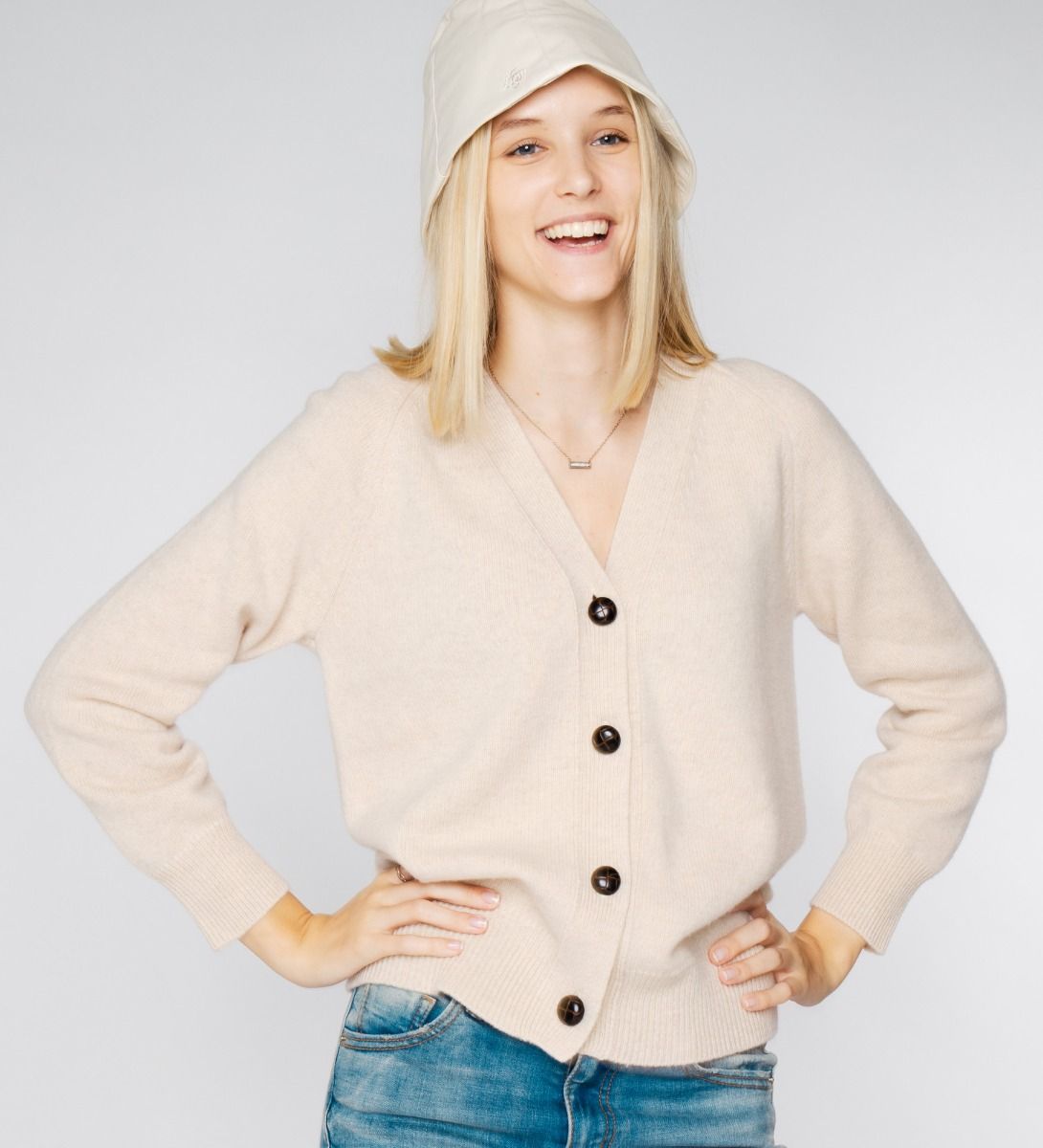 LEEZ Women Leather Bucket Hat Ivory