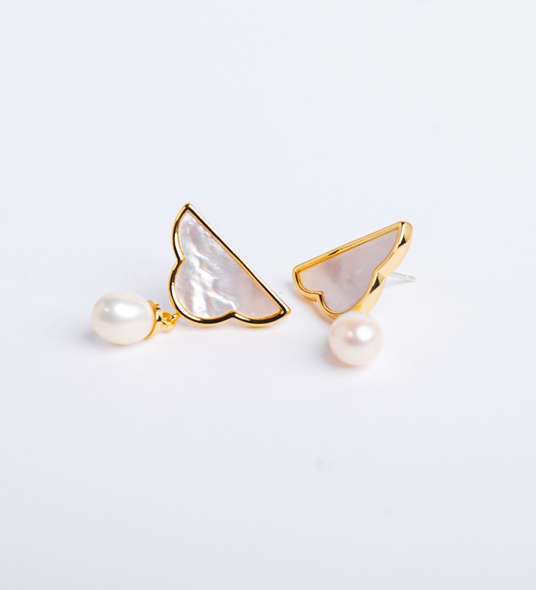 LEEZ Women Cloud Shape Freshwater Pearl Earrings