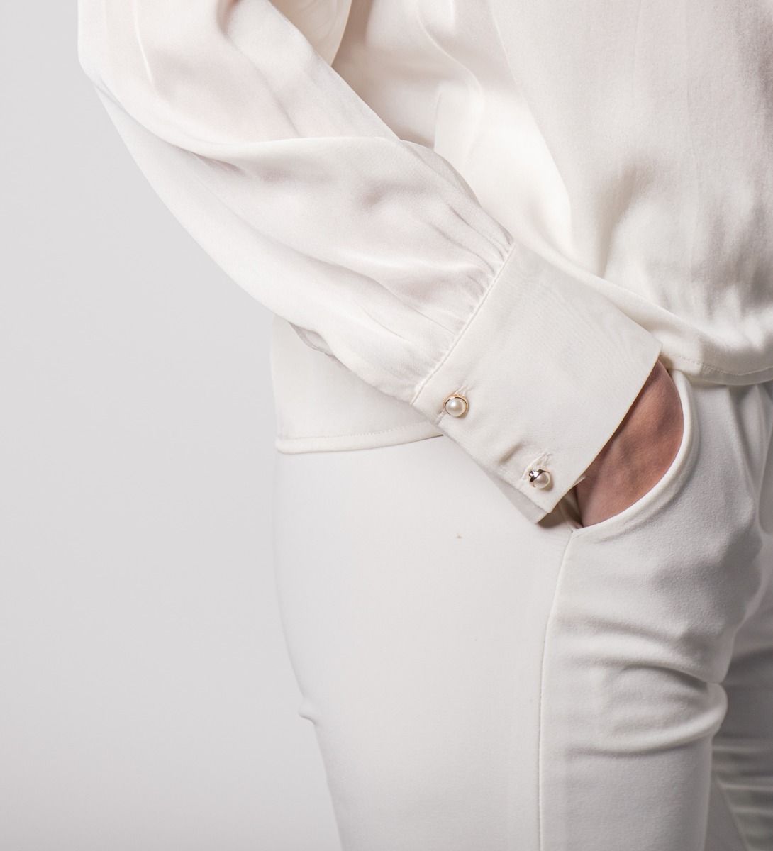 LEEZ Women V-Neck Mulberry Silk Shirt White