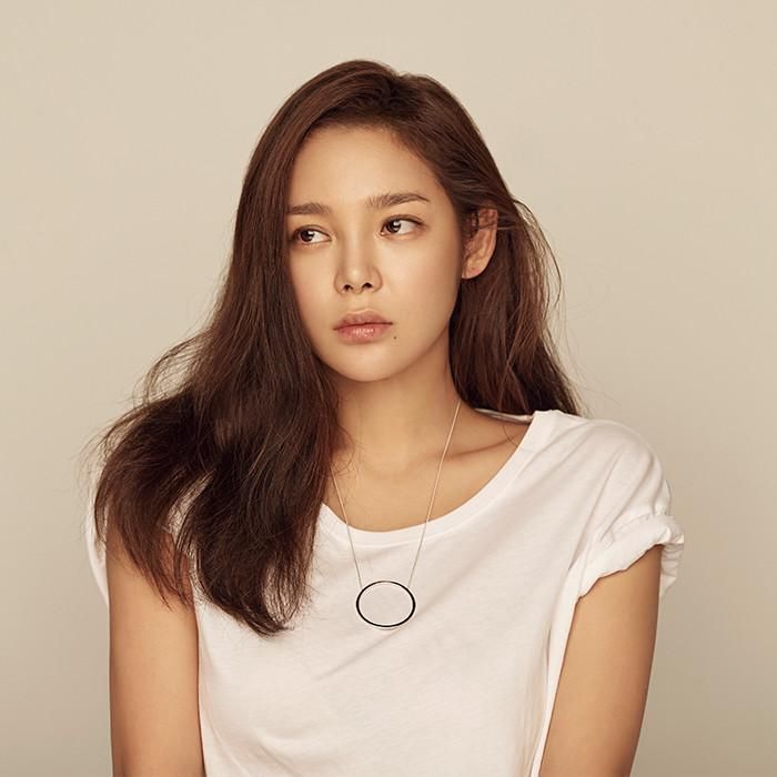 24/7 silver hoop necklace