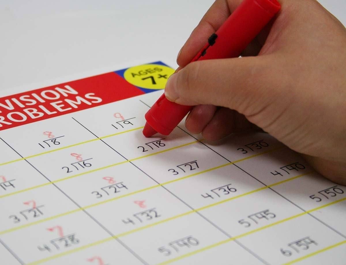 Melissa & Doug - Division Problems Write-A-Mat