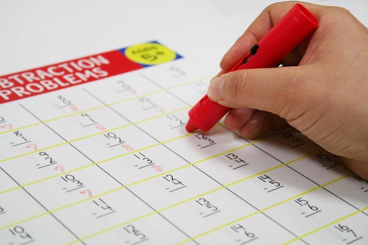 Melissa & Doug - Subtraction Problems Write-A-Mat