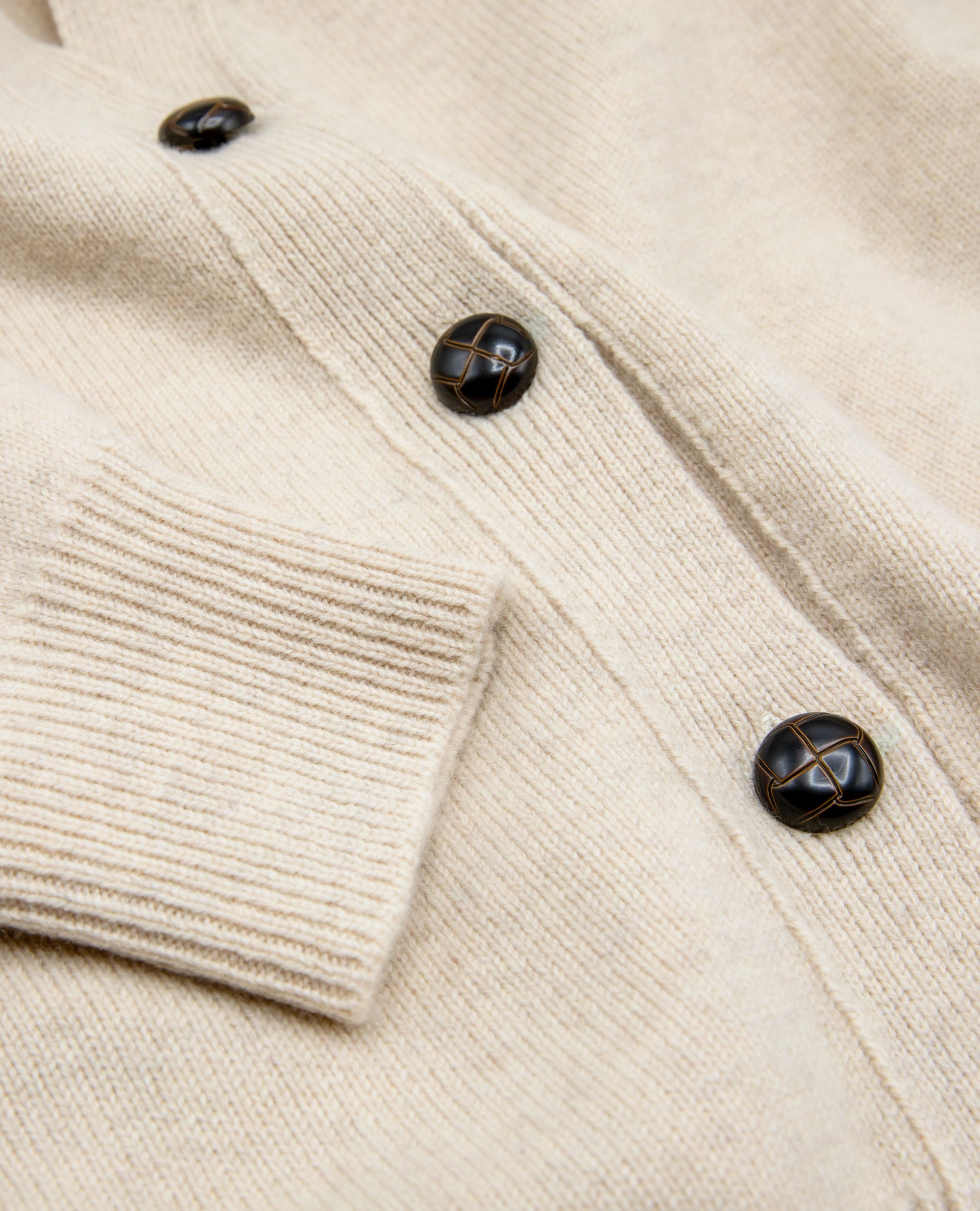 LEEZ Women V-Neck Cardigan in Wool - Beige
