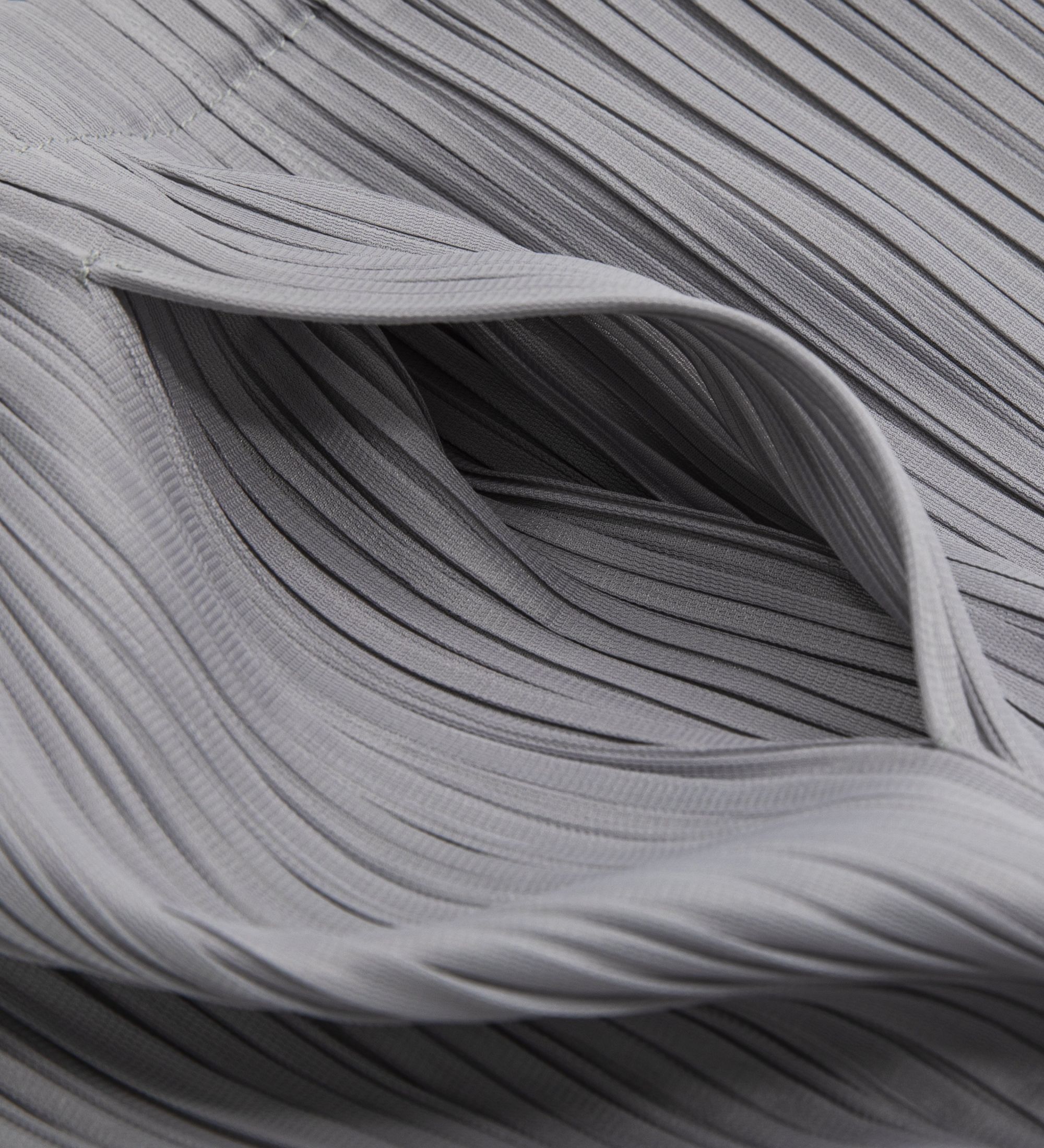 LEEZ Women Pleated Wide-leg Ankle Pants - Gray