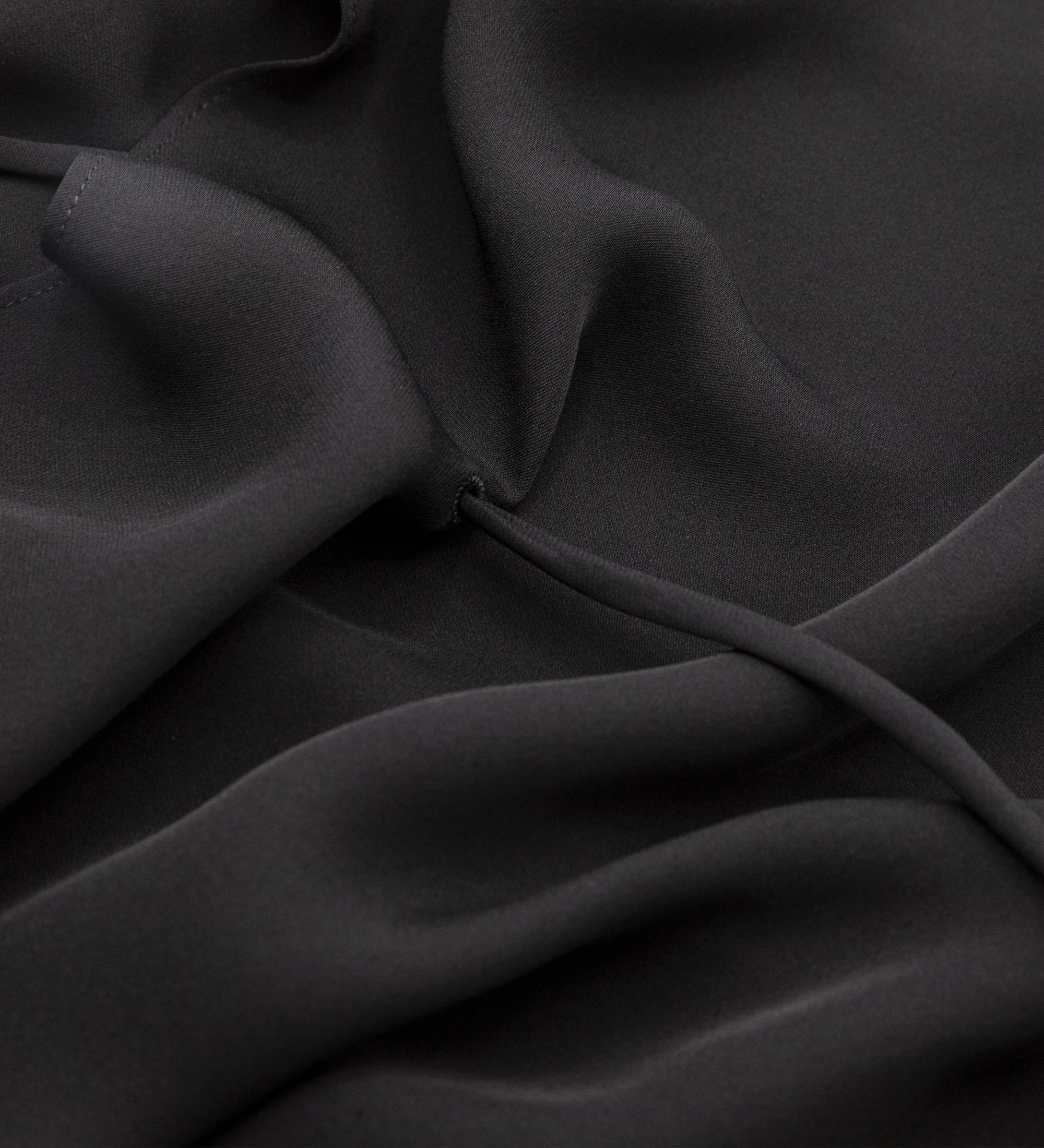 LEEZ Women Sleeveless Belted Silk Blouse Black