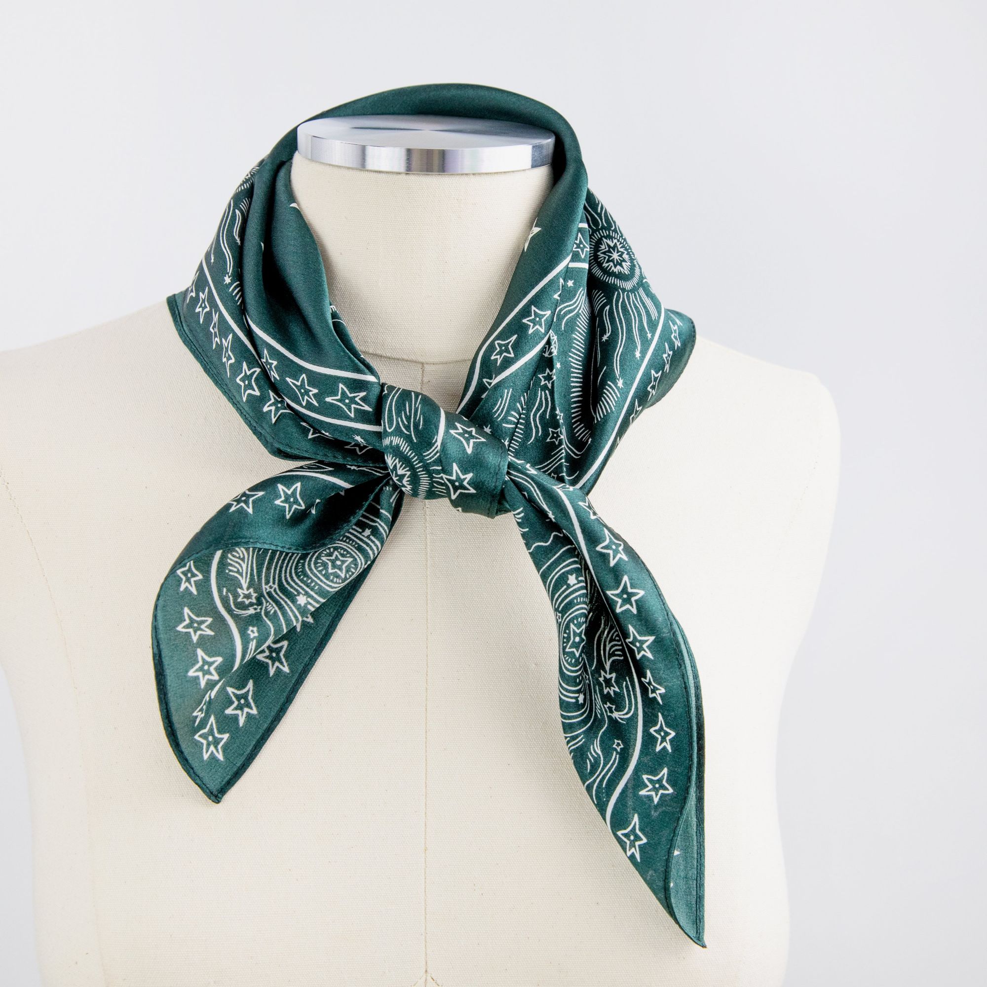 LEEZ Sun & Star Print Square Silk Scarf - Sacramento